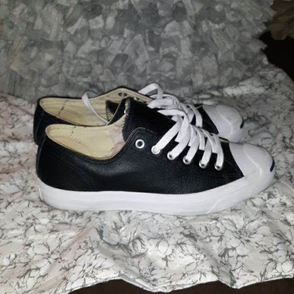 Converse - Picture 2 of 3